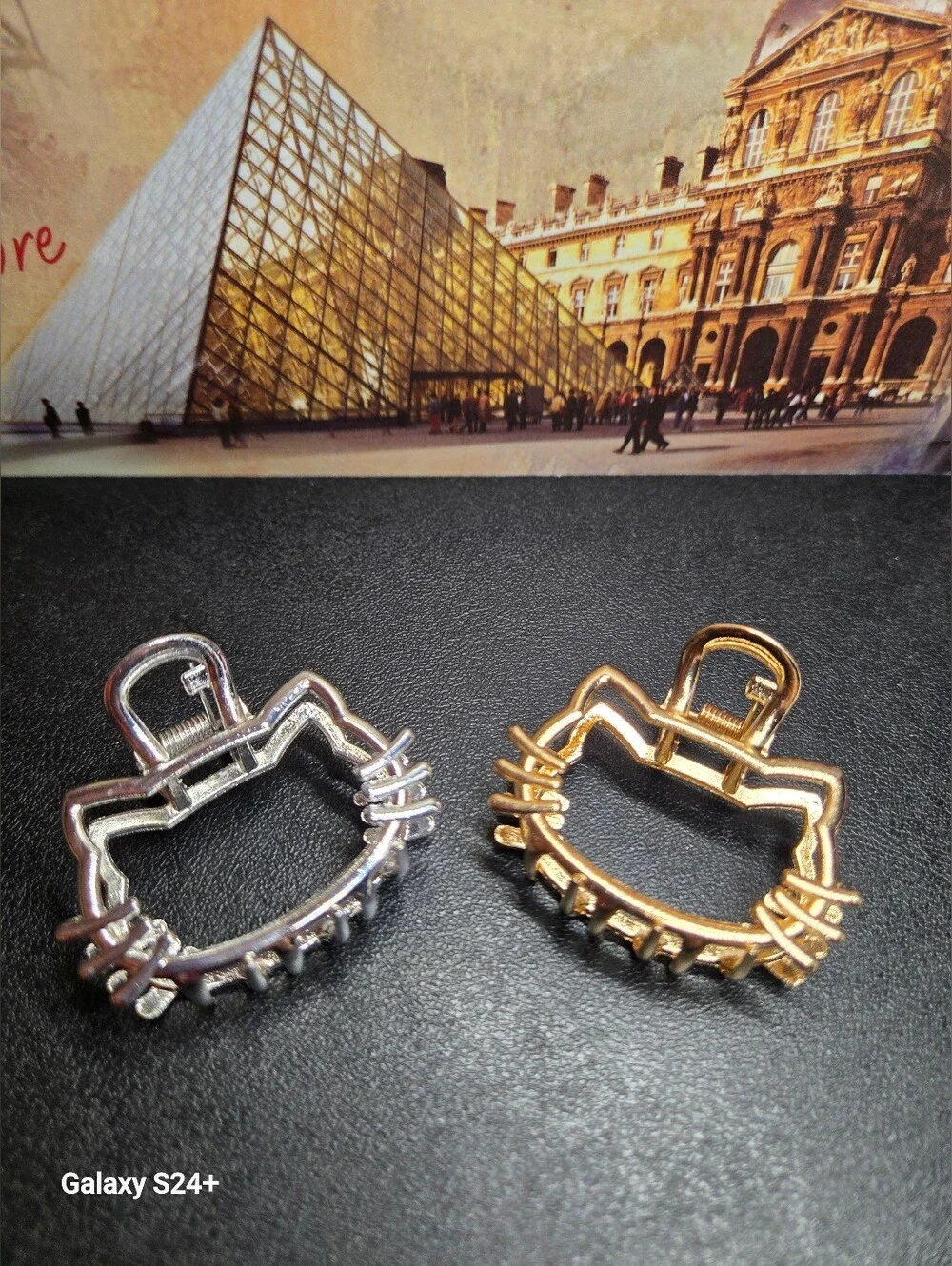 ✨️FASHION SET OF 2 HK OUTLINE HAIR CLIPS- GOLD & SILVER
